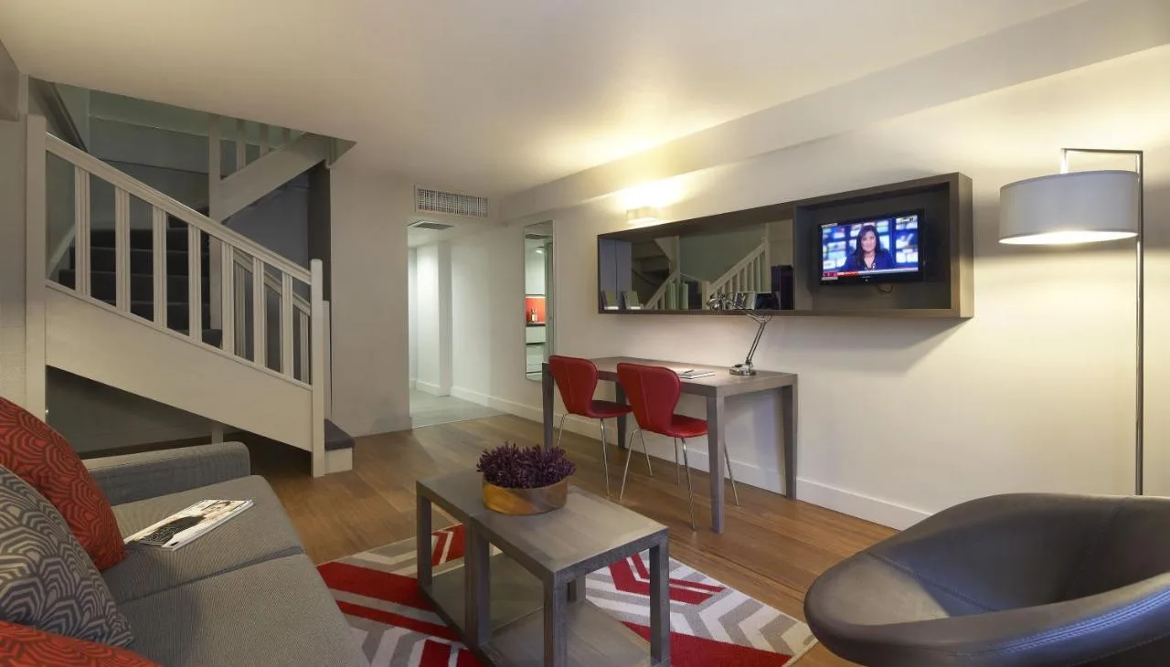 Living room with couch and wall-mounted TV near Trafalgar Square